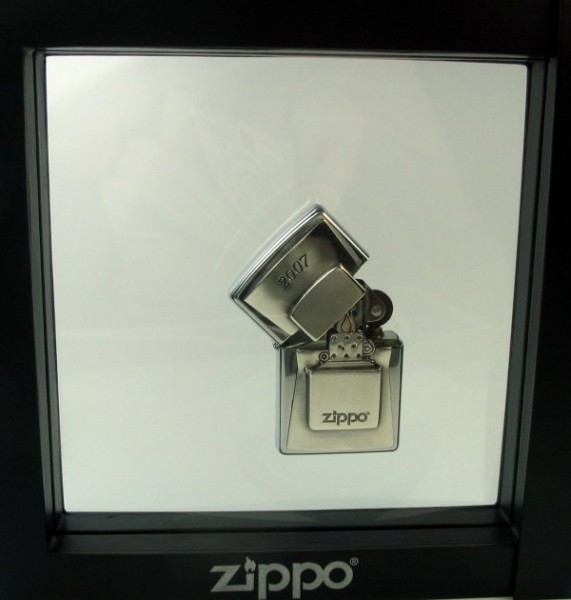 ZIPPO JAHRGANGSMODELL 2007.jpg