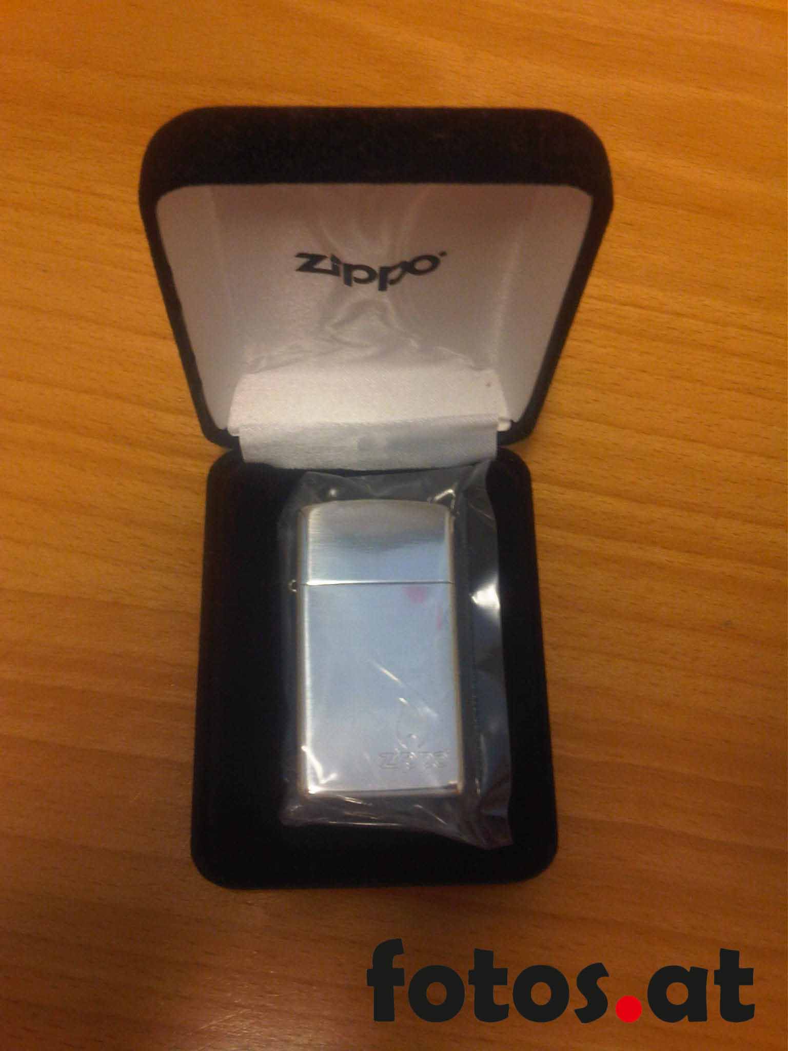 Zippo Sterling Silver Logo & Flame Limited Neu klein 2.jpg