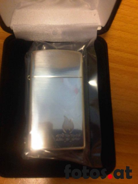 Zippo Sterling Silver Logo & Flame Limited Neu klein.jpg